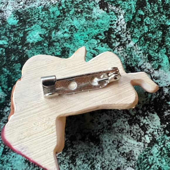 Adorable Angel Lapel Pin made from clay. - Picture 2 of 2